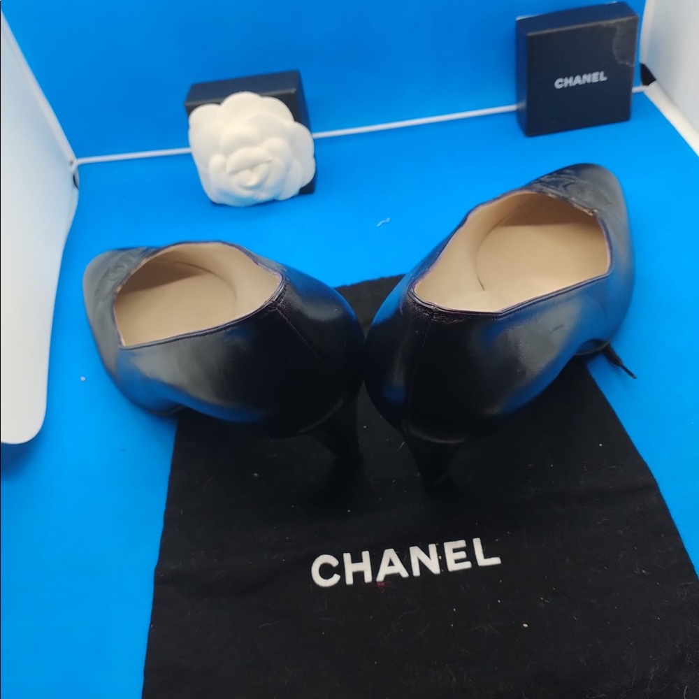 Chanel Rare Vintage Leather CC Adornment Black Pumps Sz 36 - Picture 5 of 6